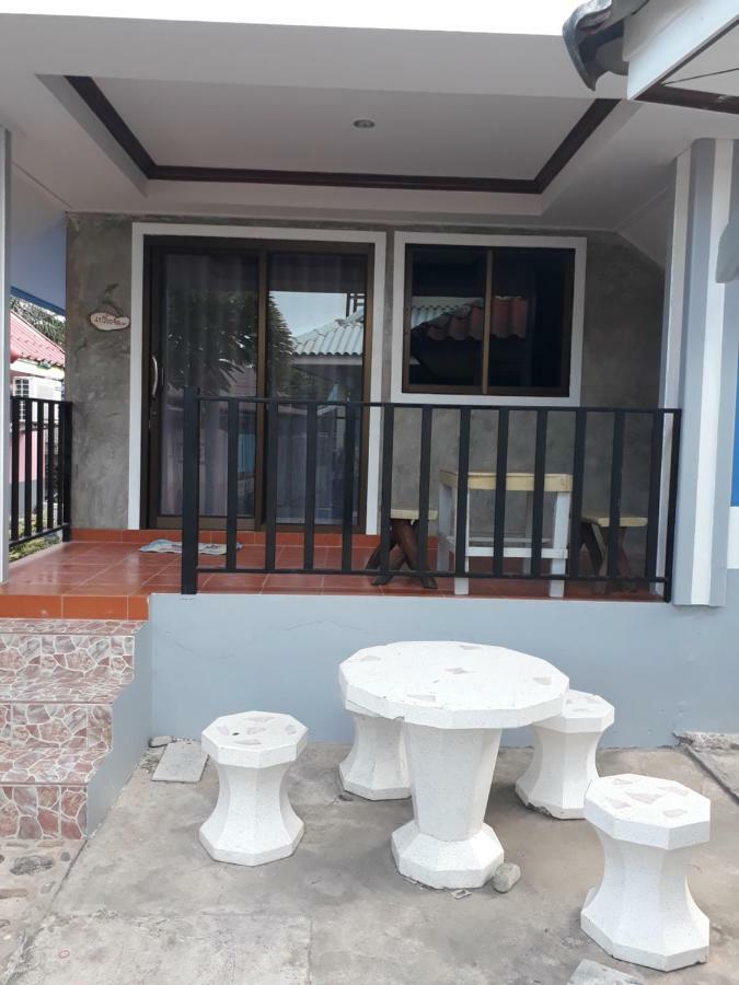 Appartement Poopreaw Koh Larn Extérieur photo