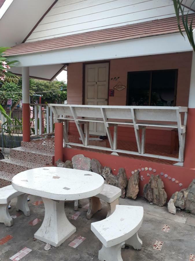 Appartement Poopreaw Koh Larn Extérieur photo